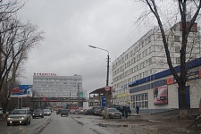 Входная группа ТЦ Вар-Мит, торгово-офисный центр.  Азина,  1